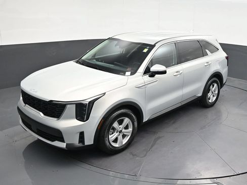 Used 2026 Kia Sorento LX FWD image 18