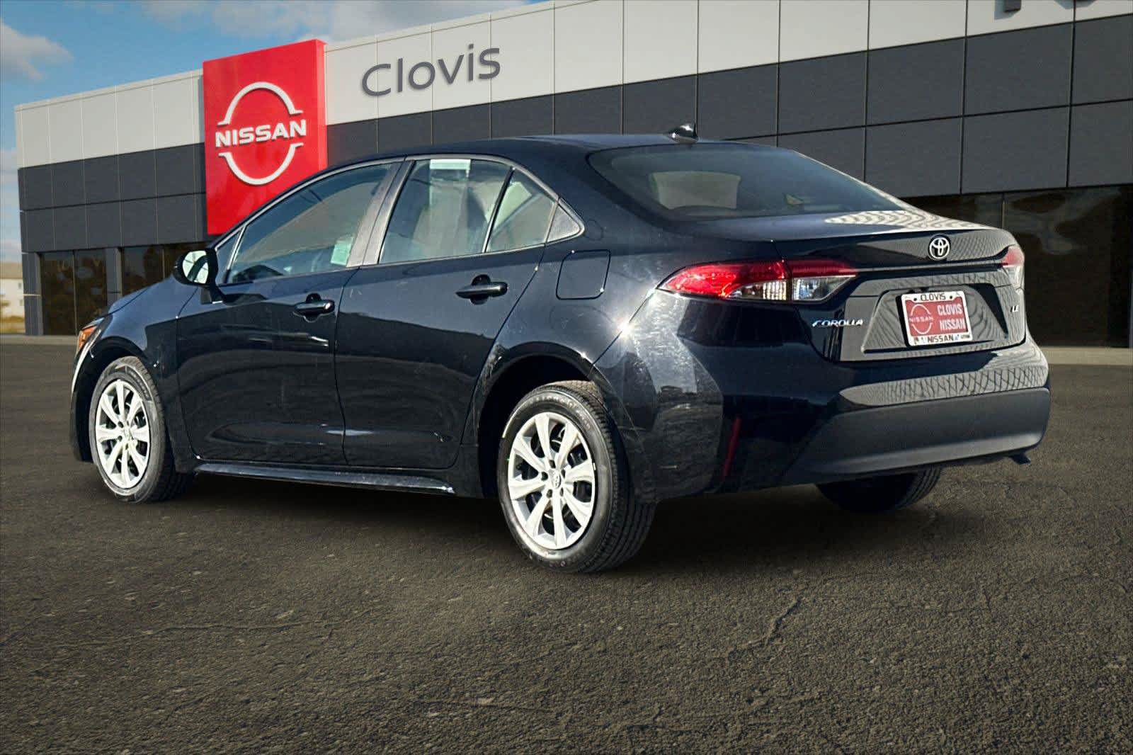 Used 2025 Toyota Corolla LE FWD image 6