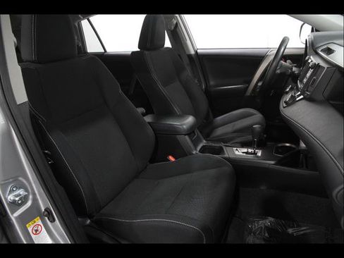 Used 2018 Toyota RAV4 XLE AWD/4WD image 15