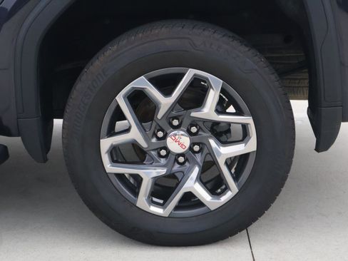 Used 2022 GMC Sierra 1500 SLT RWD image 9