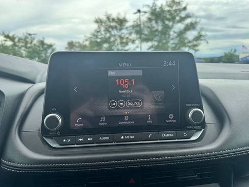 Used 2024 Nissan Rogue S AWD/4WD image 23