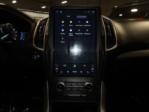 Used 2024 Ford Edge SEL image 16