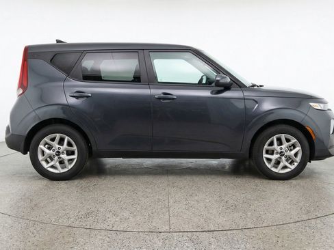 Used 2025 Kia Soul LX w/ LX Technology Package FWD image 11