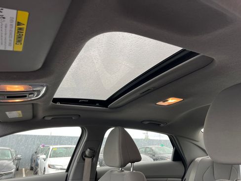 Used 2025 Hyundai Elantra SEL FWD image 29