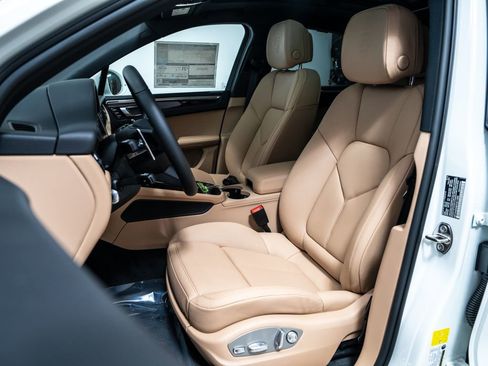 New 2026 Porsche Macan image 5