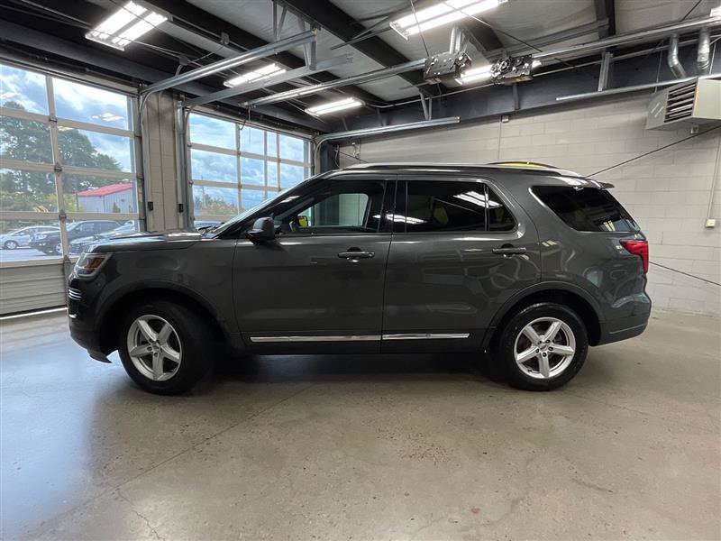 Used 2018 Ford Explorer XLT w/ Class II Trailer Tow Package FWD image 2