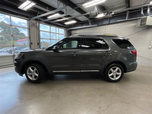 Used 2018 Ford Explorer XLT w/ Class II Trailer Tow Package FWD image 2
