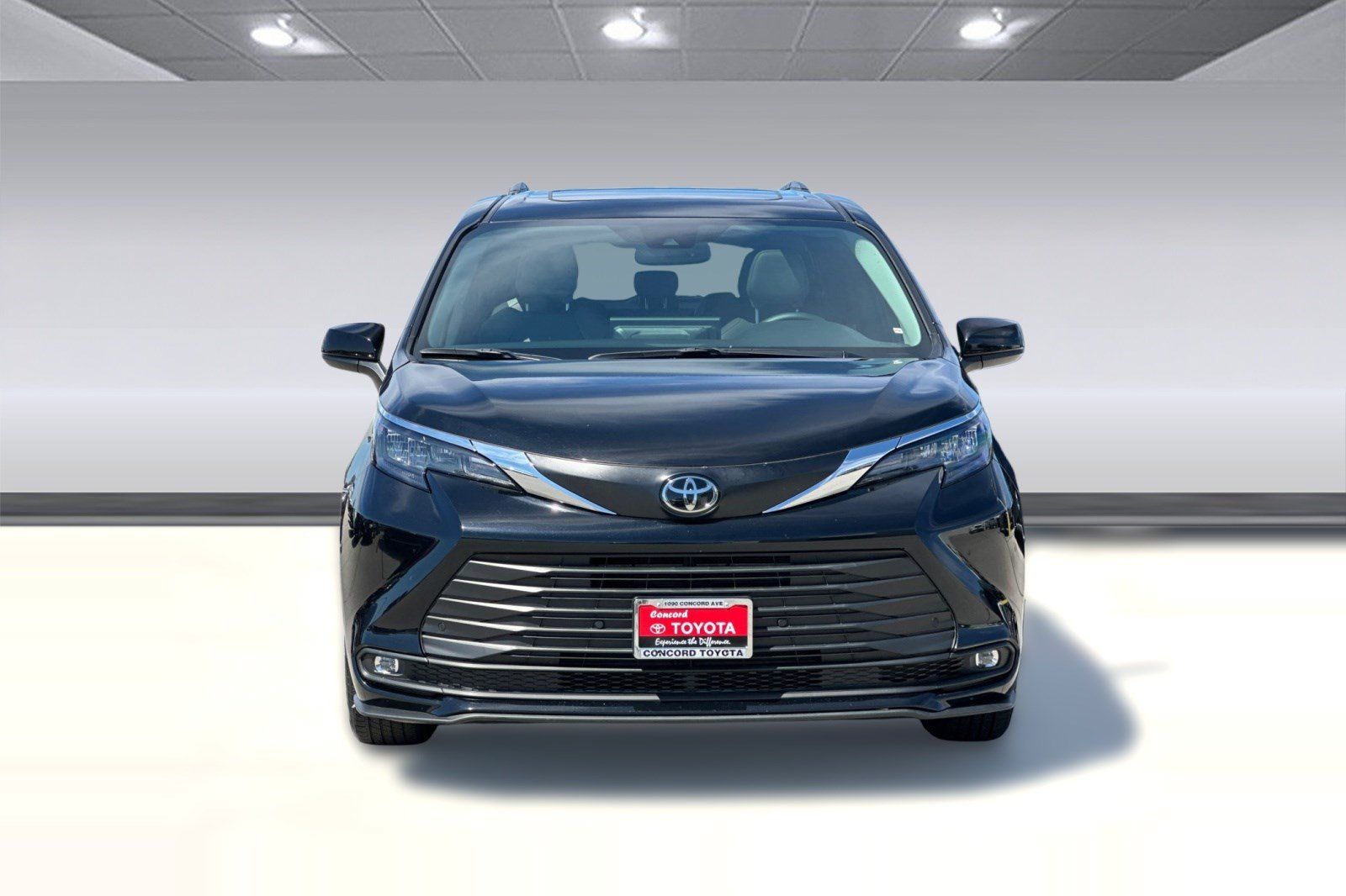 Used 2026 Toyota Sienna XLE FWD image 6