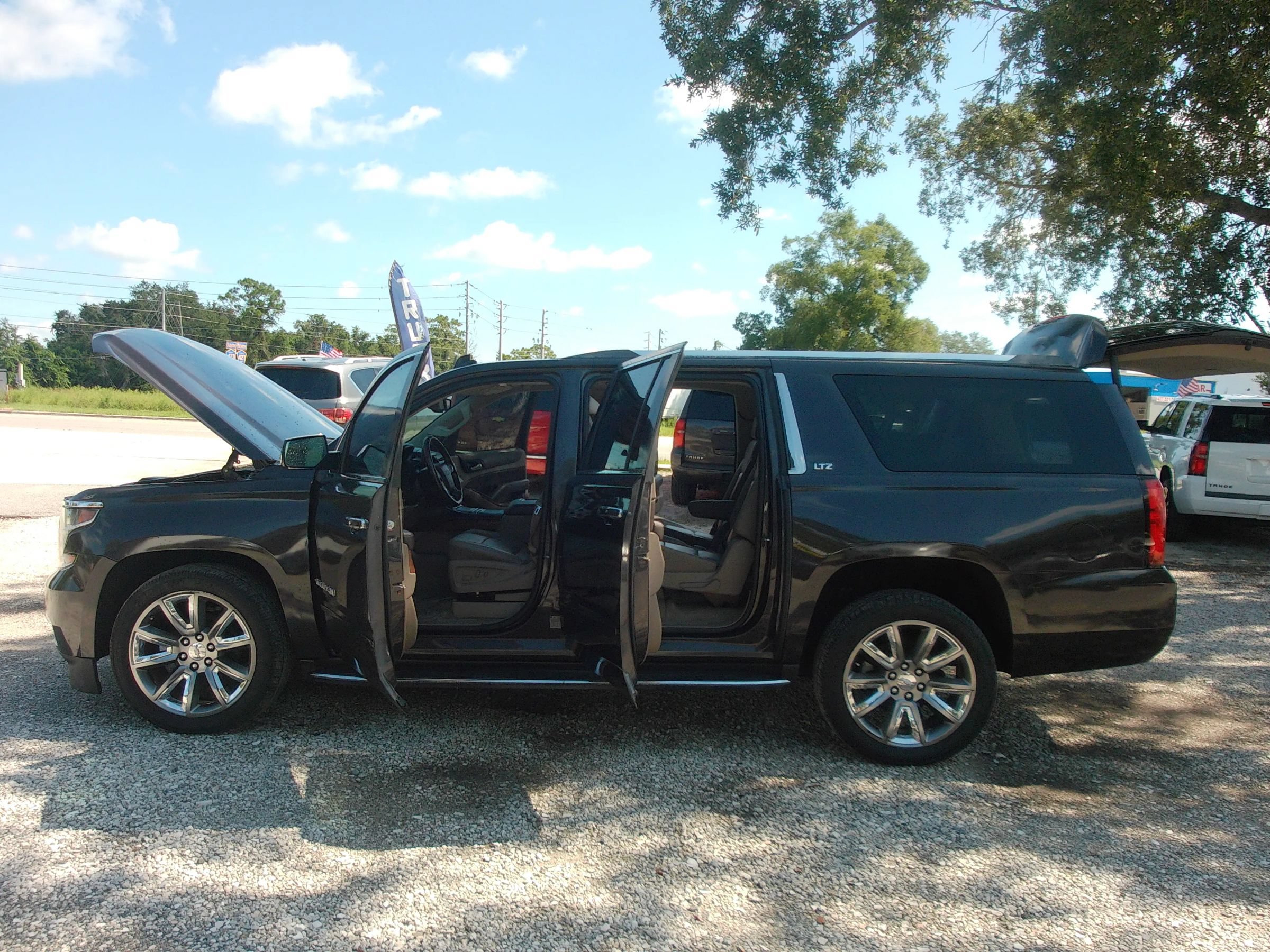 Used 2015 Chevrolet Suburban LTZ RWD image 10