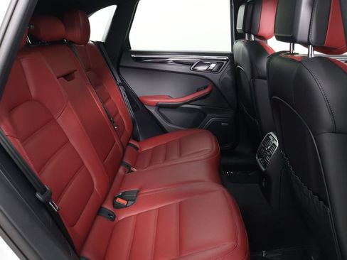 Certified 2026 Porsche Macan Turbo AWD/4WD image 32