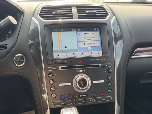 Used 2018 Ford Explorer Platinum AWD/4WD image 21