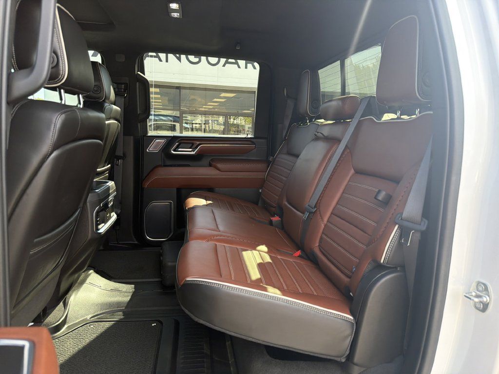 Used 2024 GMC Sierra 3500 Denali Ultimate AWD/4WD image 7