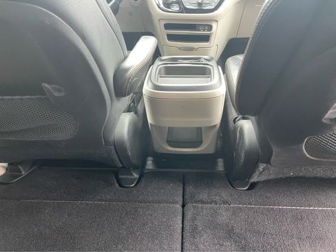 Used 2017 Chrysler Pacifica Touring-L FWD image 24