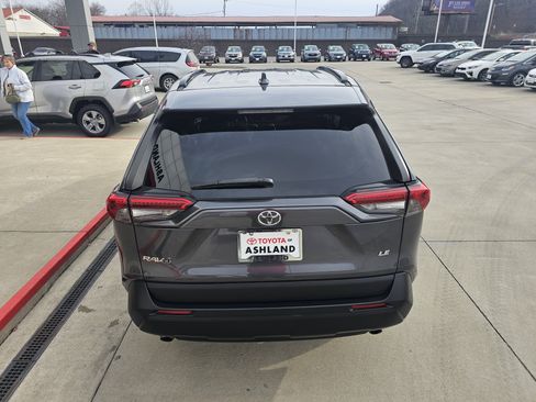 Used 2019 Toyota RAV4 LE image 5