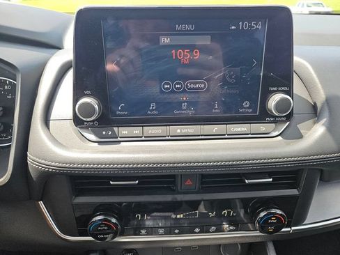 Used 2024 Nissan Rogue SV FWD image 18
