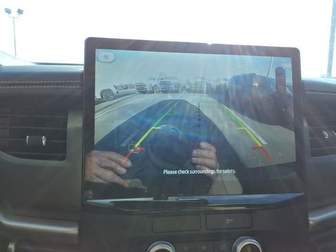 Used 2022 Ford Expedition XLT image 17