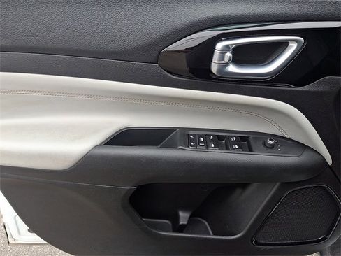 Used 2024 Jeep Compass Limited image 12