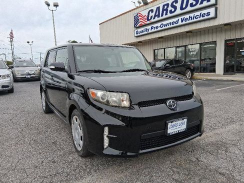 Used 2013 Scion xB image 2