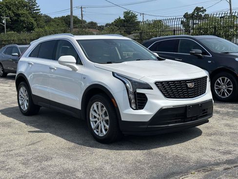 Certified 2023 Cadillac XT4 Luxury w/ Cold Weather Package AWD/4WD image 4