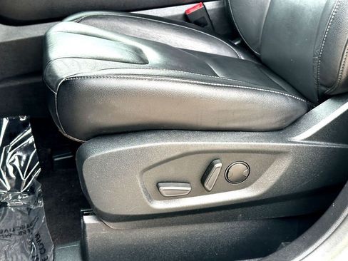 Used 2020 Ford Edge Titanium AWD/4WD image 11