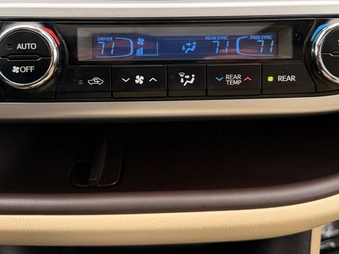 Used 2017 Toyota Highlander XLE AWD/4WD image 36