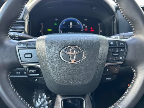 Used 2025 Toyota Camry SE w/ Convenience Package FWD image 23