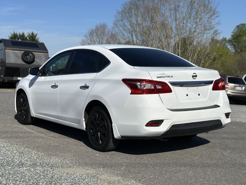 Used 2018 Nissan Sentra S image 5