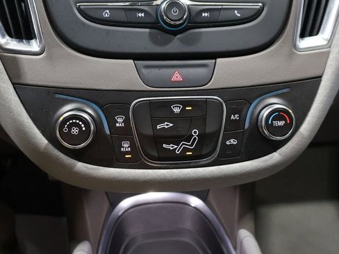 Used 2017 Chevrolet Malibu LT image 28