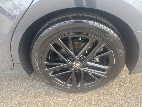 Used 2025 Toyota Camry SE image 12