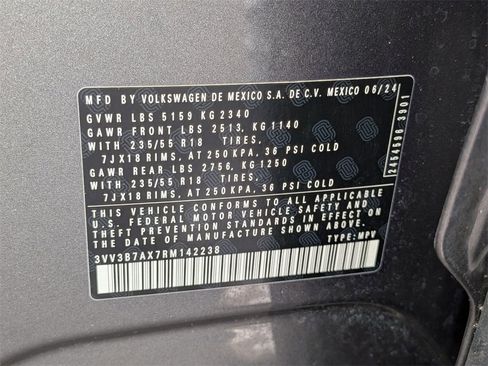 Used 2024 Volkswagen Tiguan SE image 36