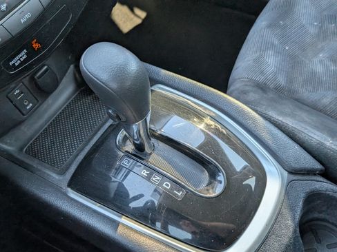 Used 2015 Nissan Rogue SV FWD image 18