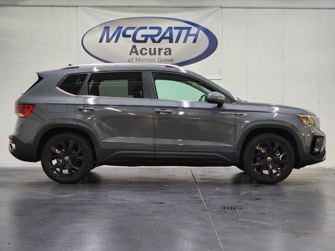 Used 2023 Volkswagen Taos SE w/ Black Wheel Package AWD/4WD image 3