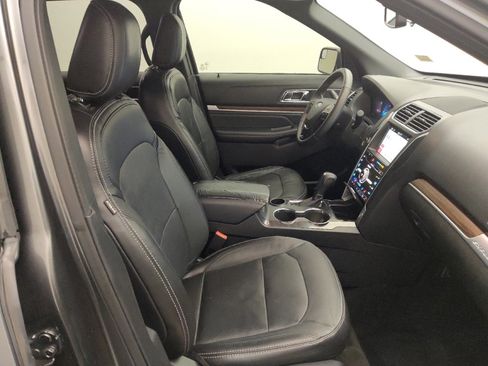 Used 2018 Ford Explorer Limited image 21