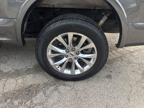 Used 2016 Ford F150 Lariat w/ Equipment Group 502A Luxury AWD/4WD image 9