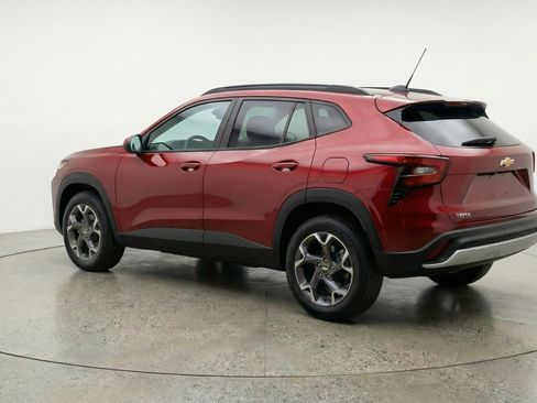 Used 2025 Chevrolet Trax LT FWD image 6