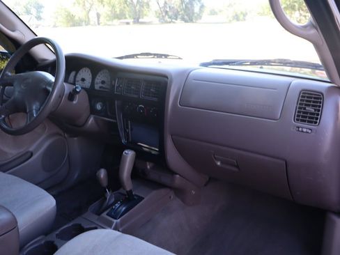 Used 2002 Toyota Tacoma 4x4 Regular Cab image 17