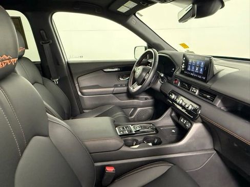 Used 2025 Honda Pilot TrailSport image 49