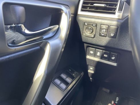 Used 2022 Lexus GX 460 Premium w/ Premium Package image 12