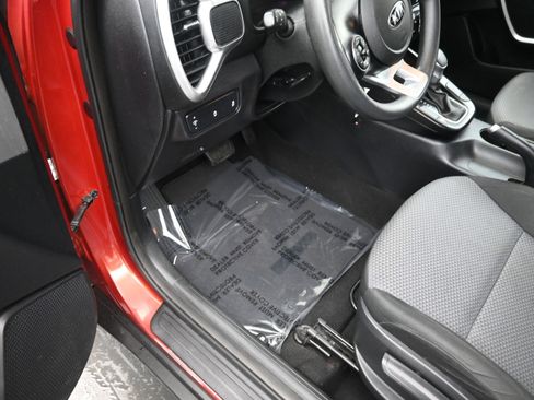 Used 2021 Kia Soul LX image 15