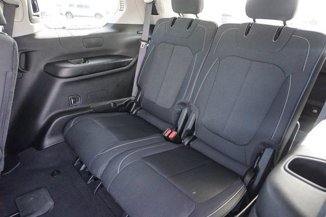 Used 2023 Jeep Grand Cherokee L Laredo AWD/4WD image 19