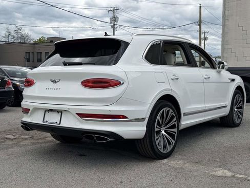 Used 2022 Bentley Bentayga AWD/4WD image 8