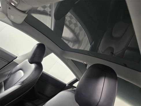 Used 2018 Tesla Model 3 Long Range image 13