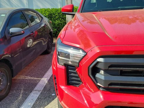 Used 2025 Toyota Tacoma SR5 image 6