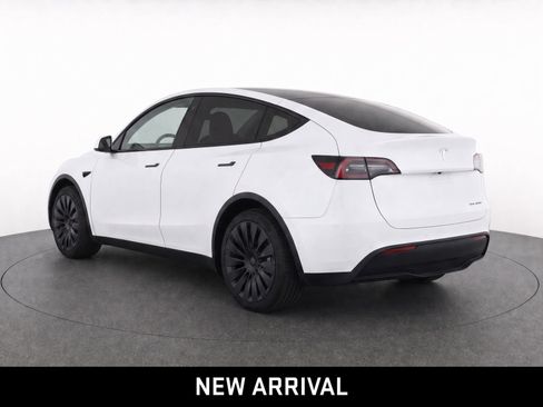 Used 2022 Tesla Model Y Long Range AWD/4WD image 3
