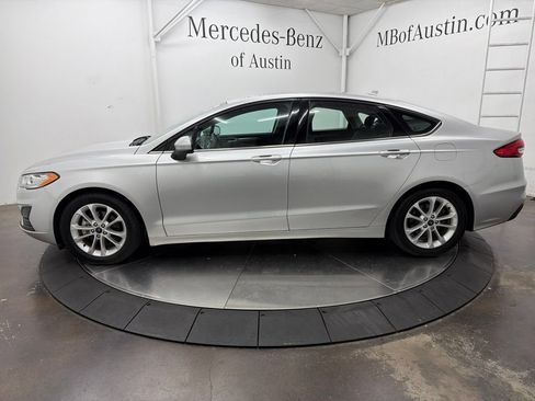 Used 2019 Ford Fusion SE FWD image 4