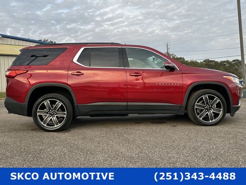 Used 2021 Chevrolet Traverse LT image 6