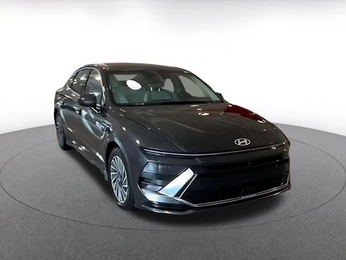 Used 2025 Hyundai Sonata SEL FWD image 3