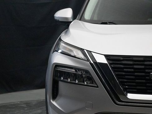 Used 2022 Nissan Rogue SV image 5