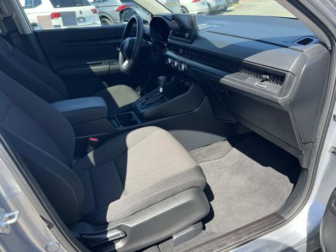 Used 2025 Honda CR-V EX image 28