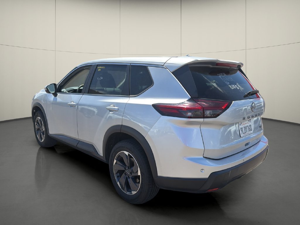 Used 2024 Nissan Rogue SV FWD image 5